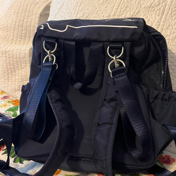 Vineyard vines back pack , excellent condition - Picture 3 of 3